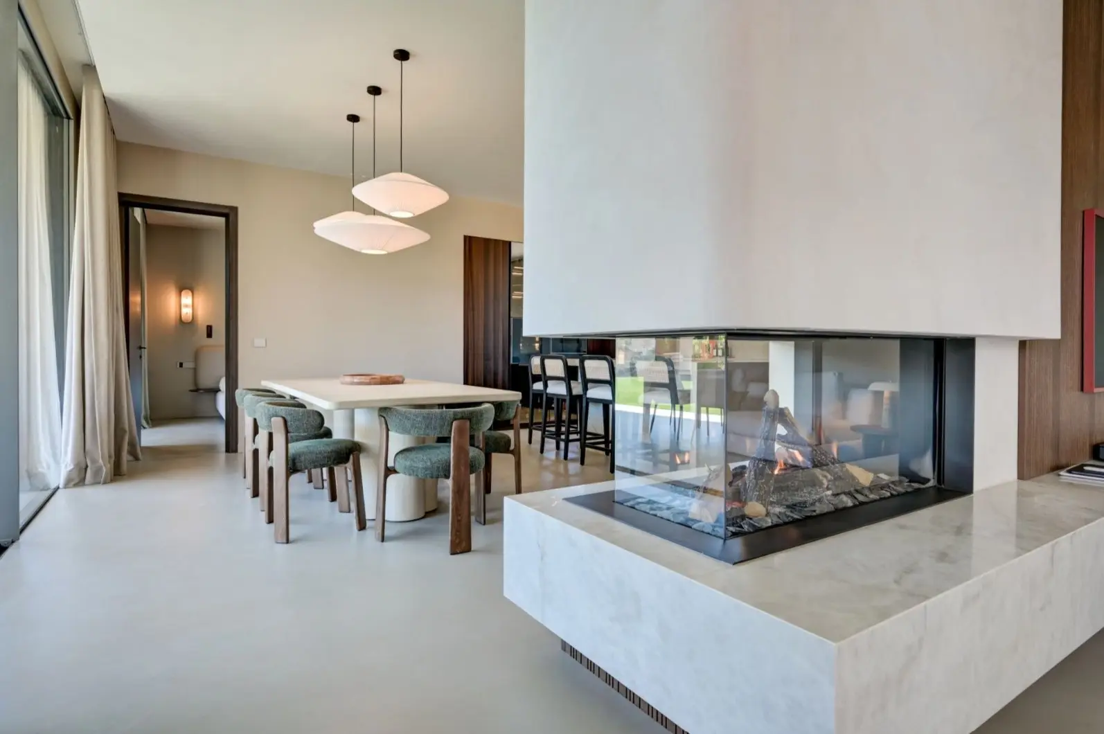 Cheminée à double face entre le séjour et la salle à manger, Villa F.